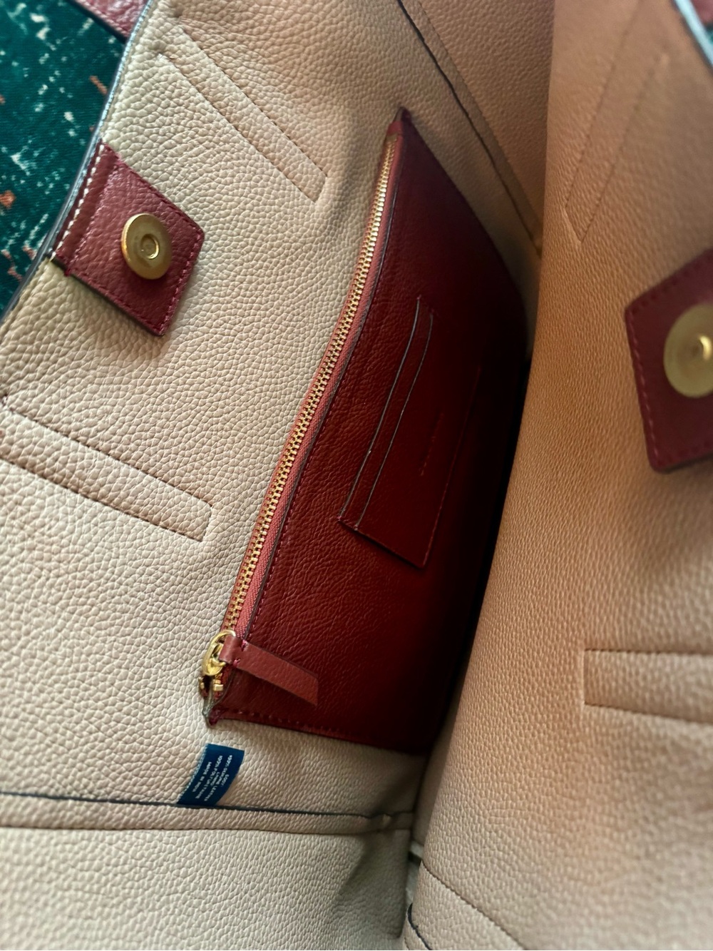Women's Leather Tote Bag in Burgundy - Picture 5 of 6